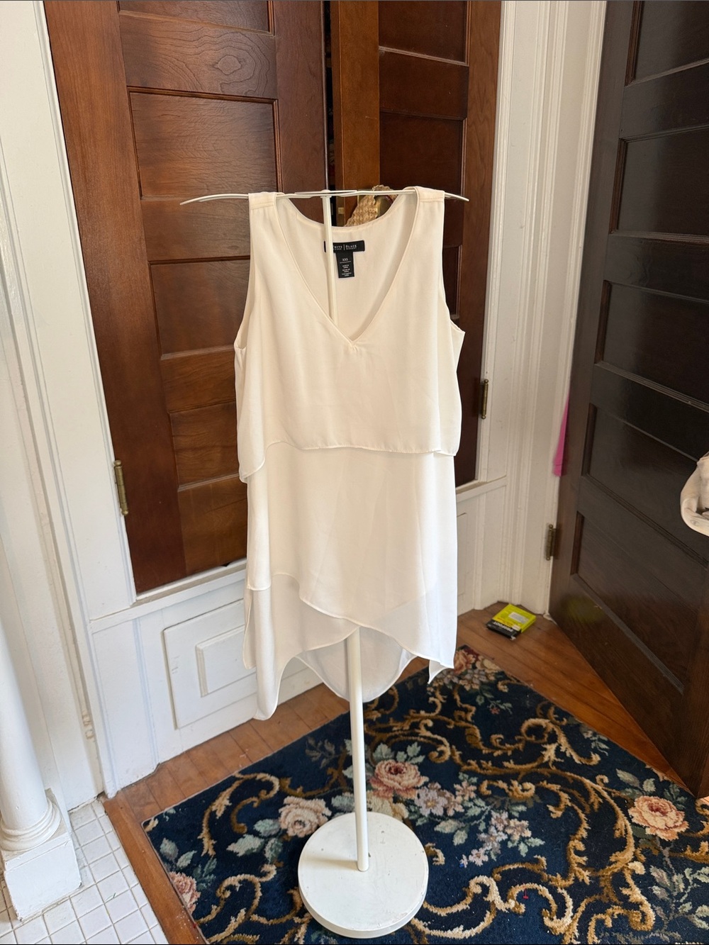 White House Black Market‎ Ivory Layered V-Neck Sleeveless Blouse- worn maybe 3x